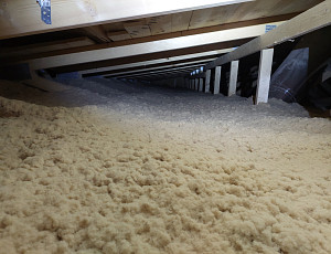 Zateplení dřevostavby rodinného domu pomocí foukané izolace